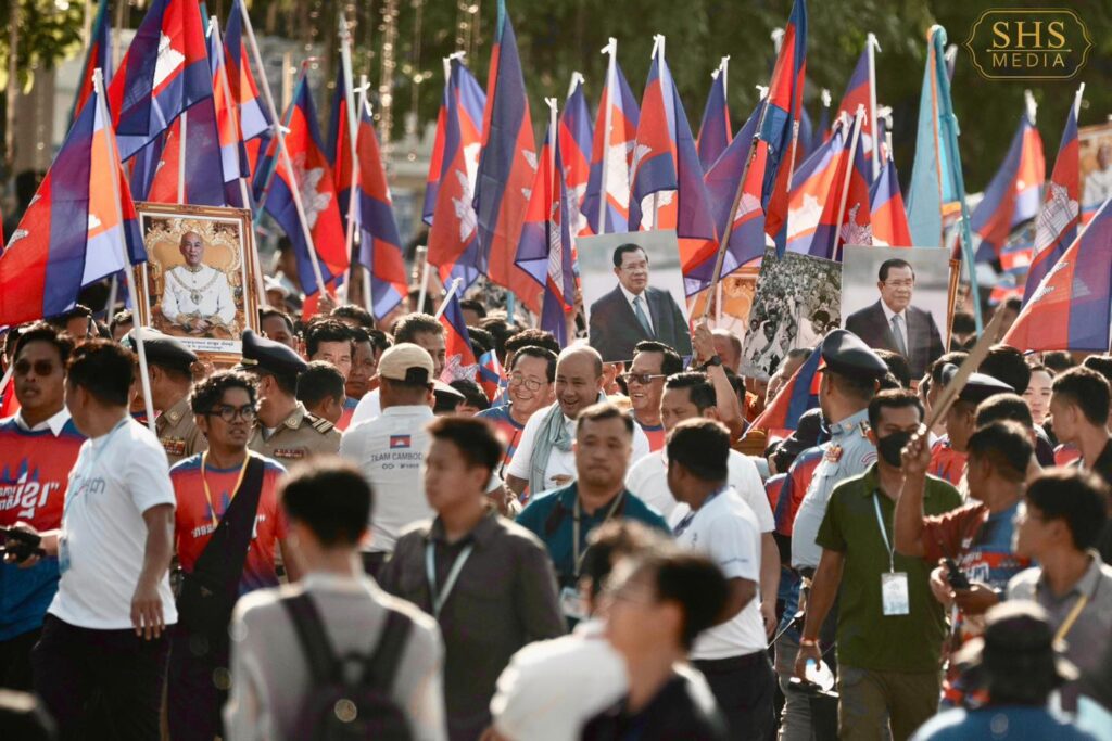 ពលរដ្ឋ ១៥ ម៉ឺននាក់ ចូលរួមដើរគាំទ្ររដ្ឋាភិបាល
